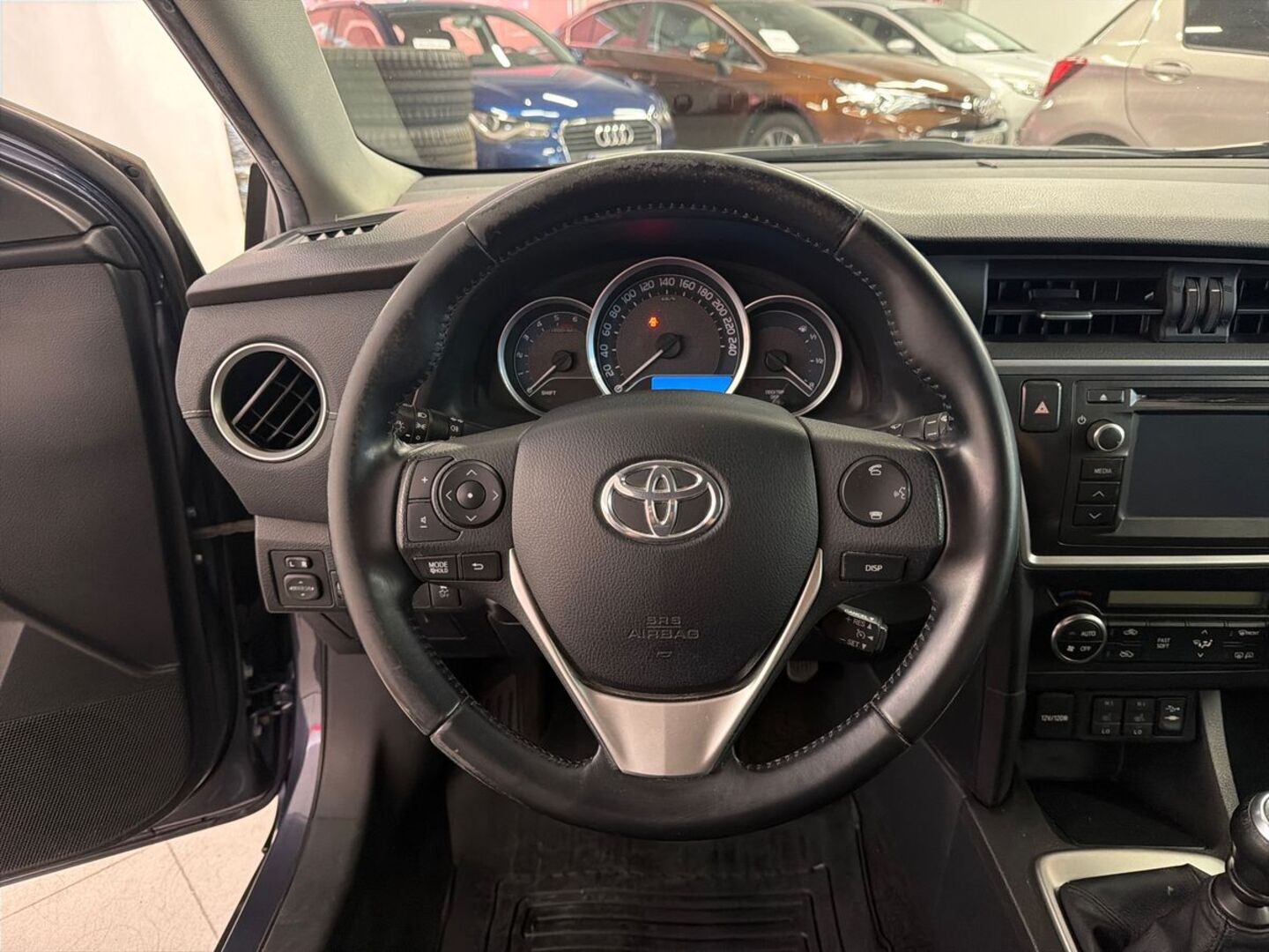 TOYOTA Auris 2015