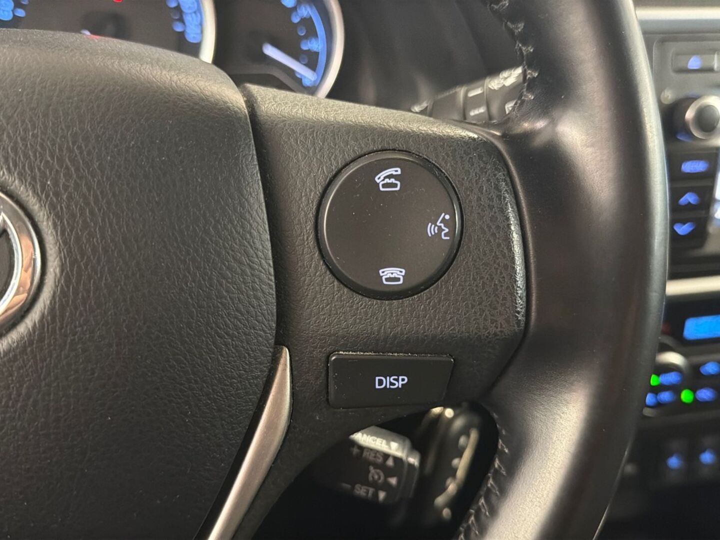 TOYOTA Auris 2015