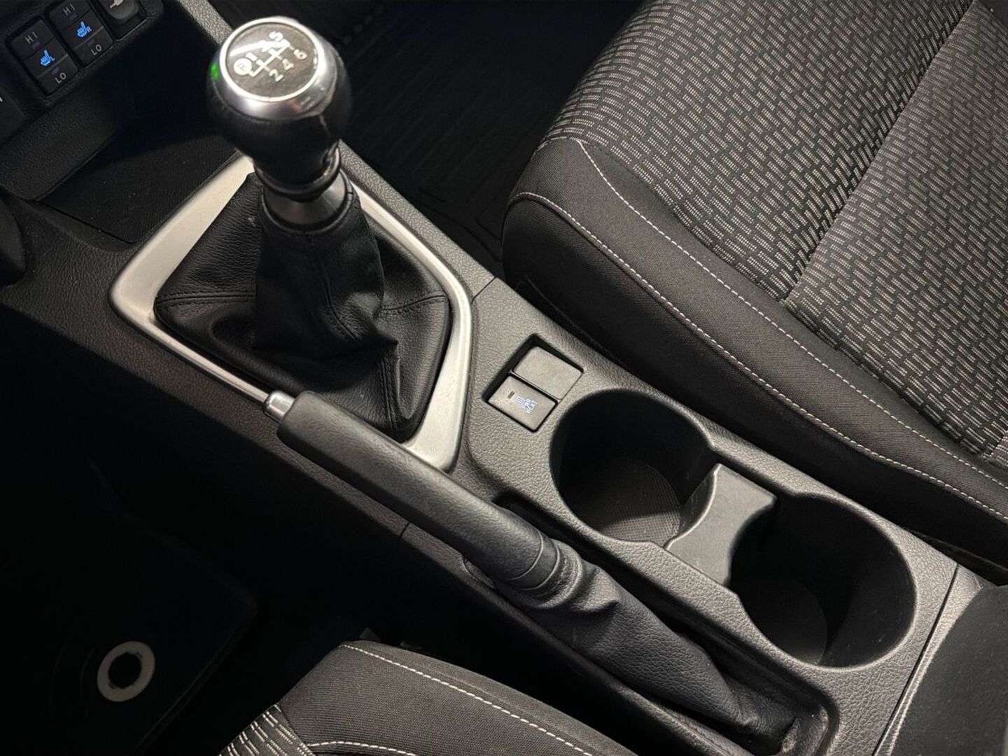 TOYOTA Auris 2015