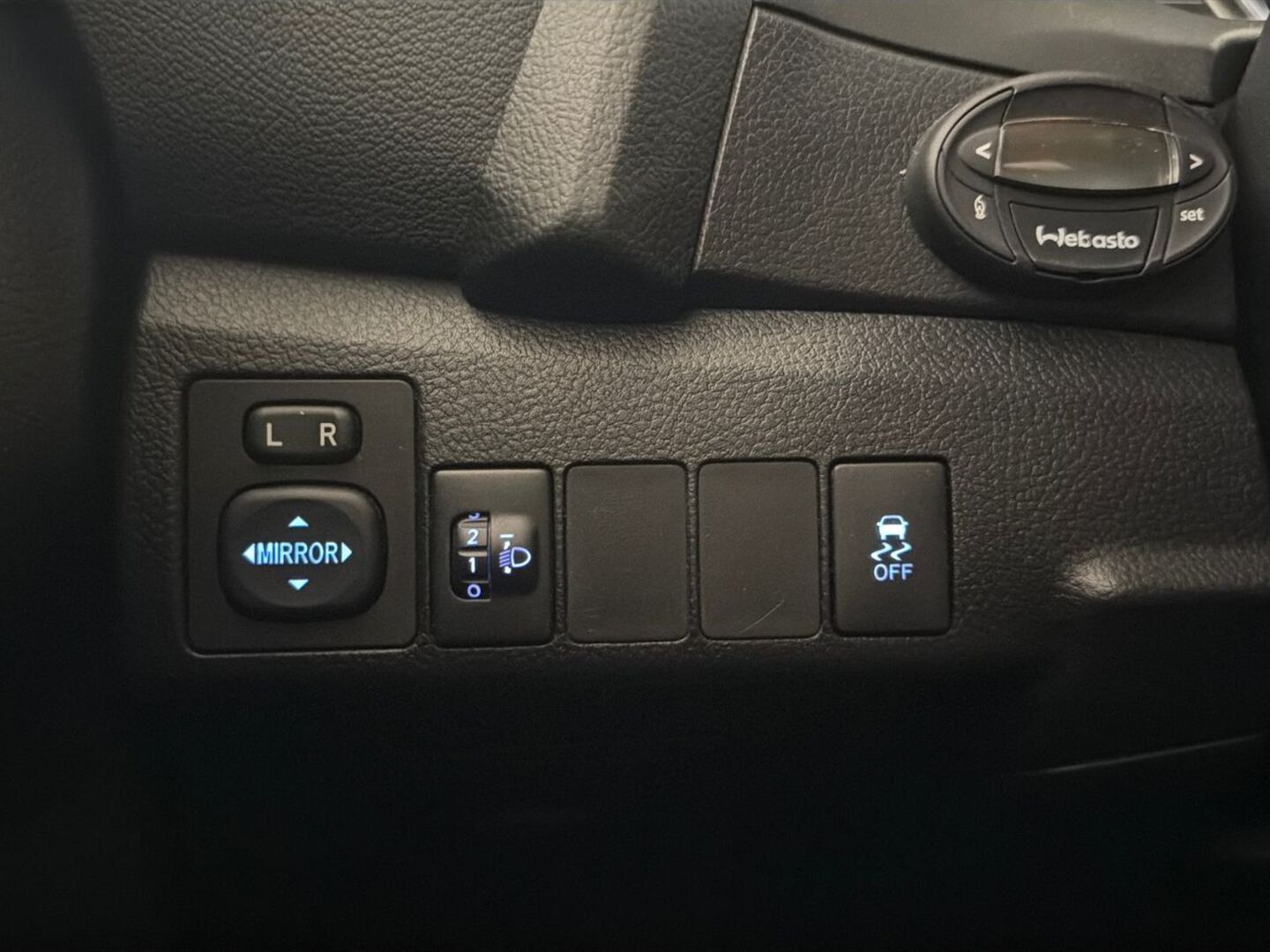 TOYOTA Auris 2015