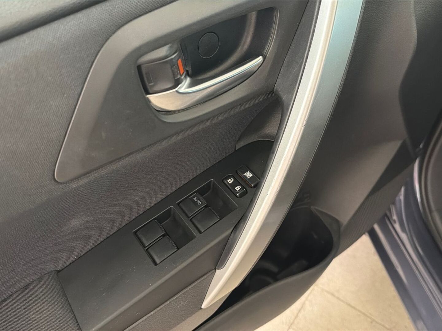 TOYOTA Auris 2015
