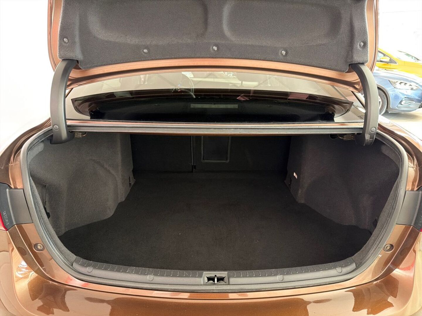 TOYOTA Avensis 2016
