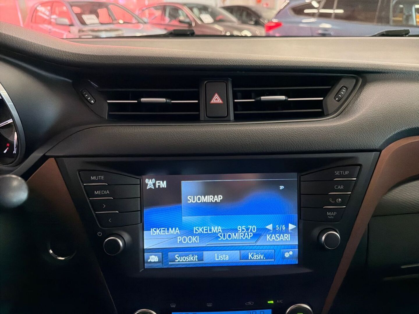 TOYOTA Avensis 2016