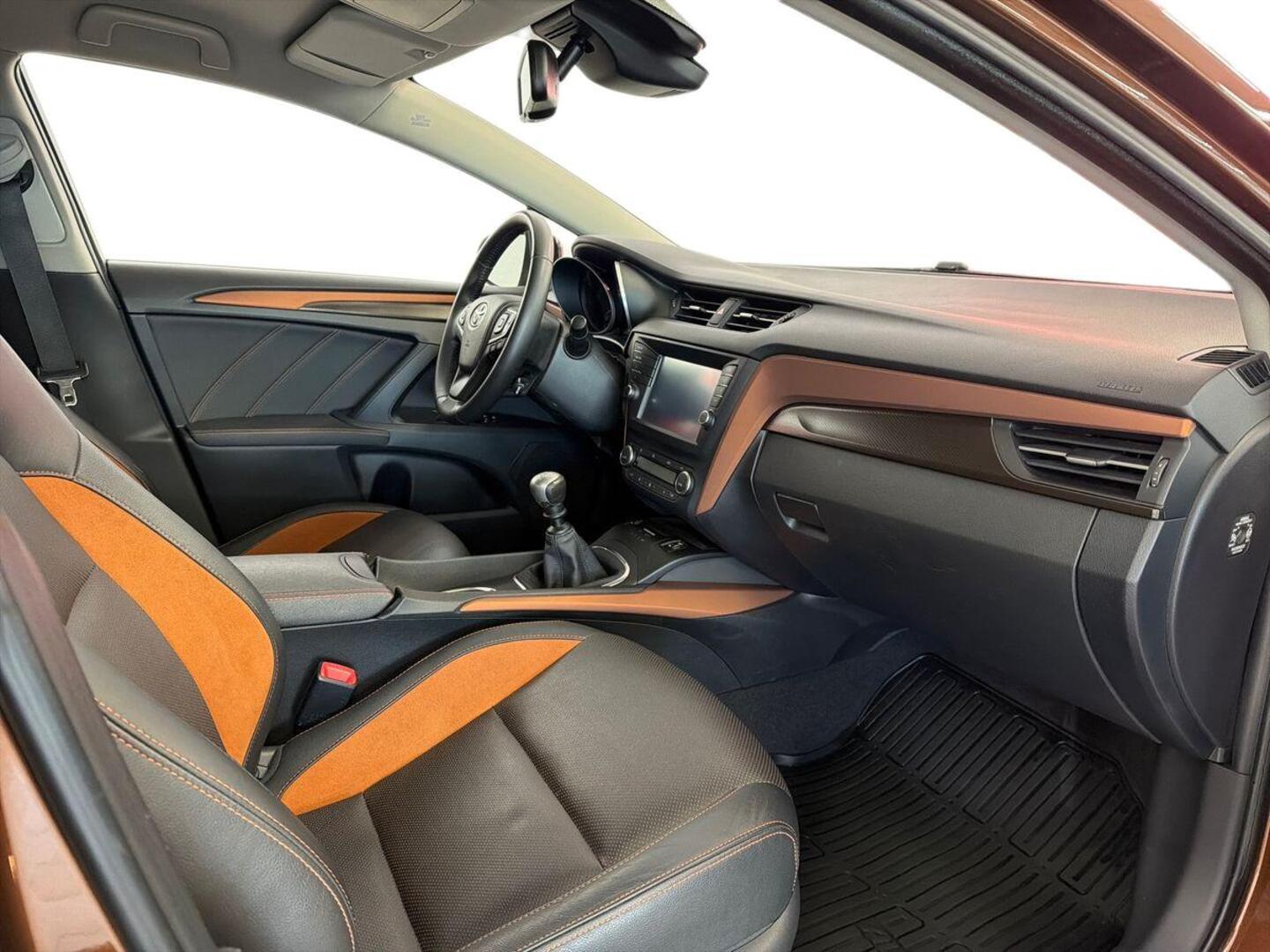 TOYOTA Avensis 2016