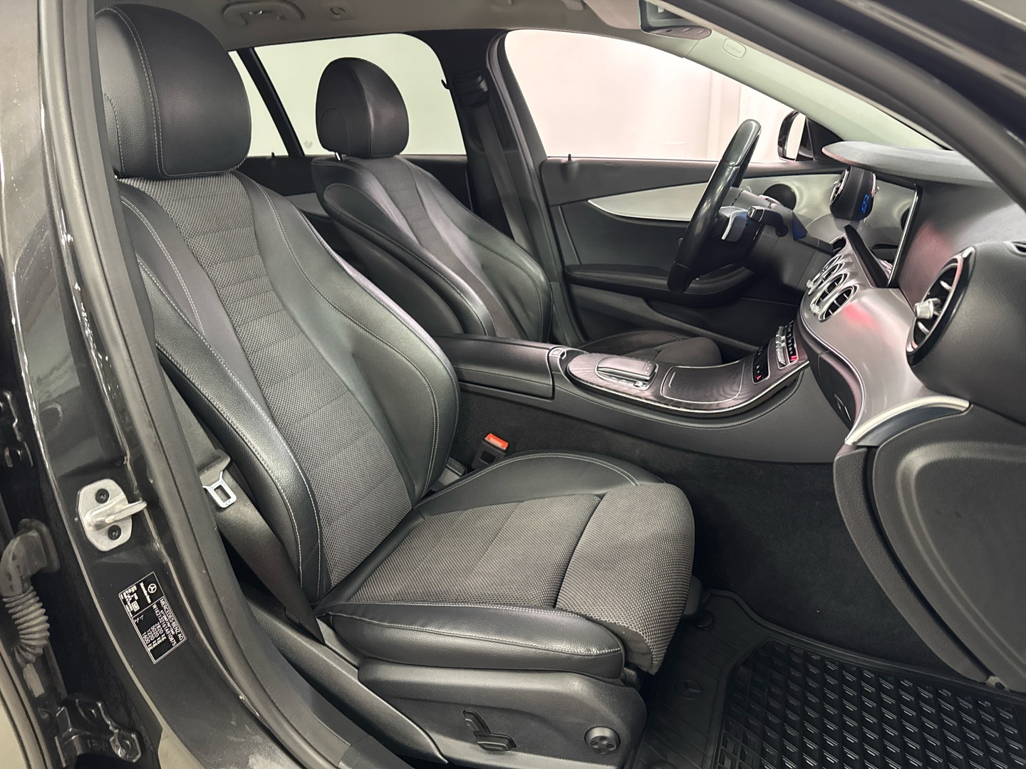 MERCEDES-BENZ E 2021