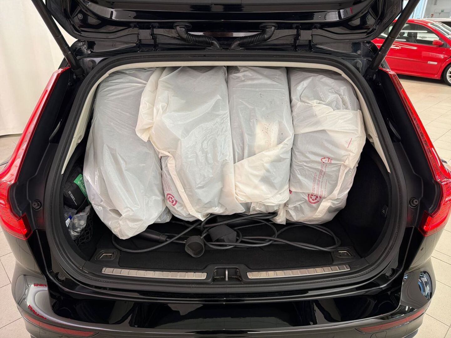 VOLVO V60 2023