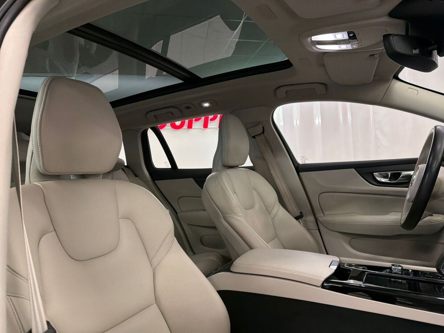 VOLVO V60 2023