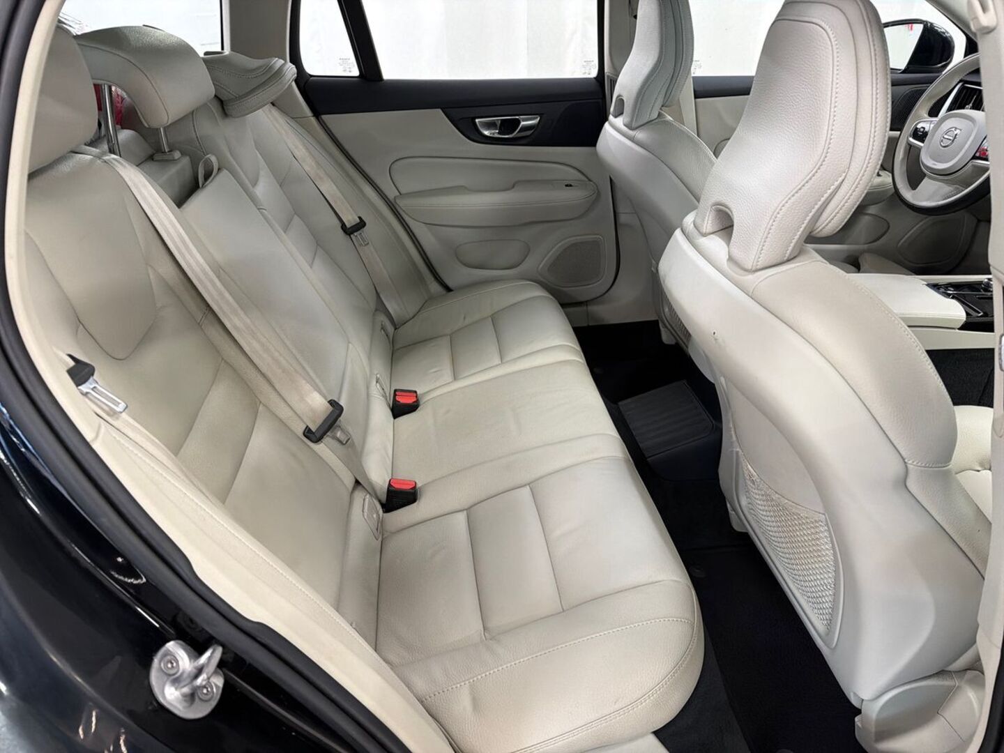 VOLVO V60 2023
