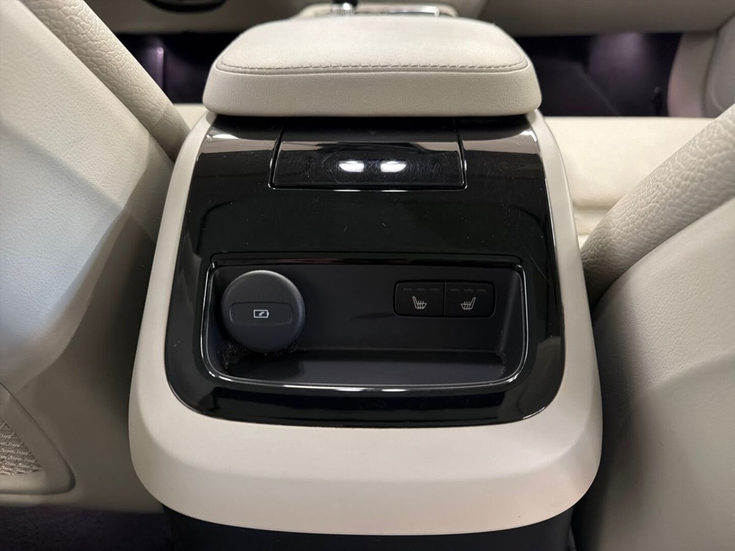 VOLVO V60 2023