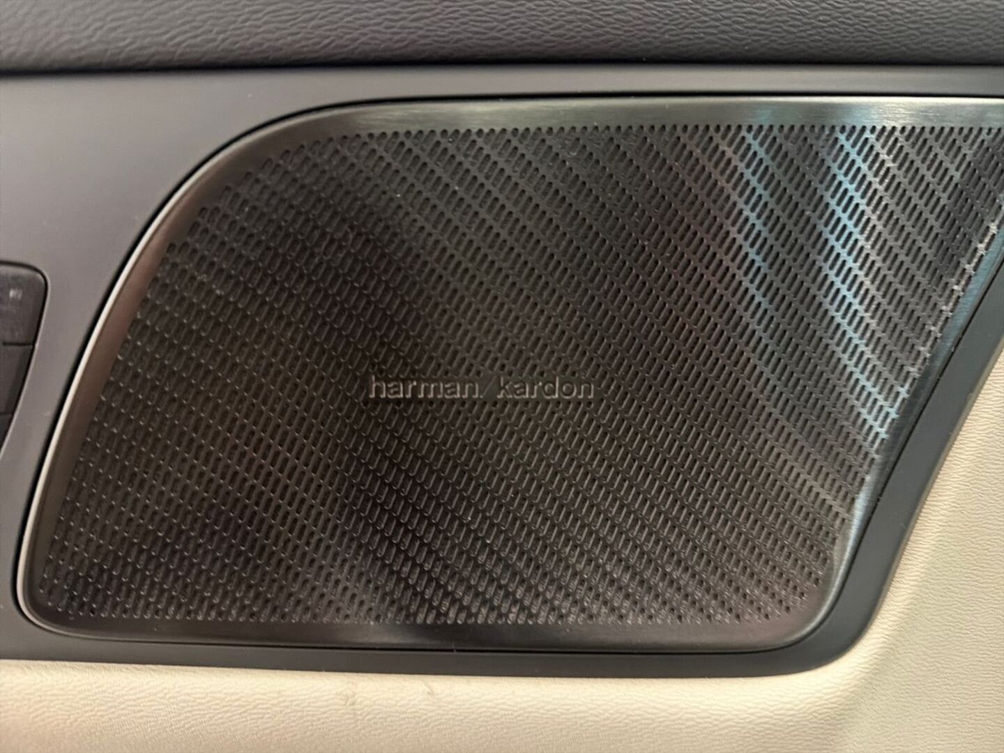 VOLVO V60 2023