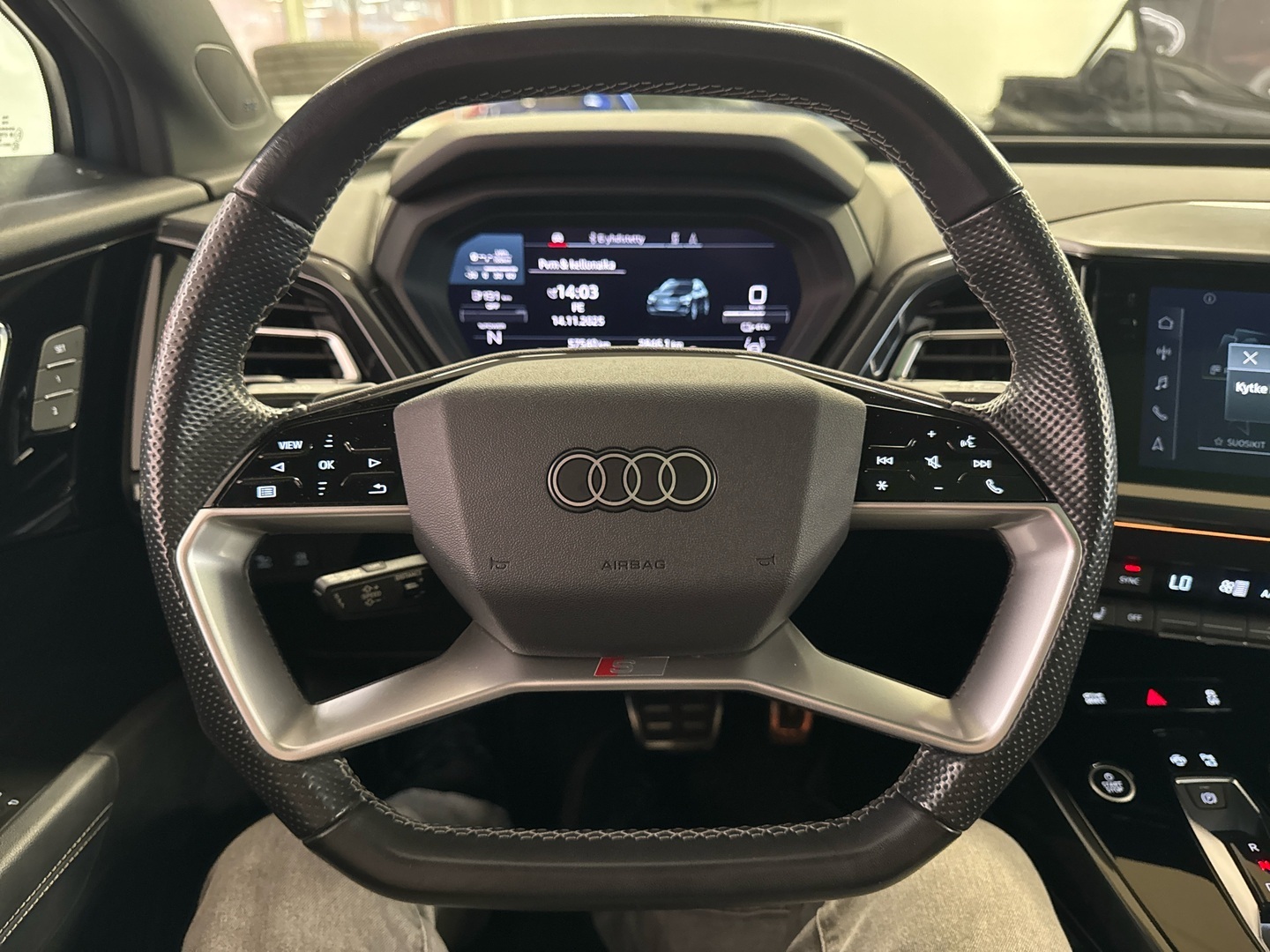 AUDI Q4 e-tron 2021