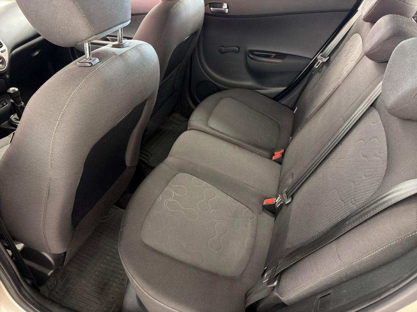 HYUNDAI i20 10