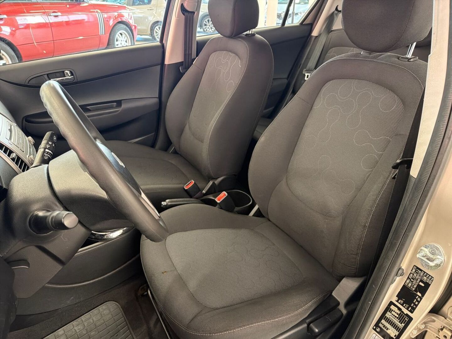 HYUNDAI i20 29