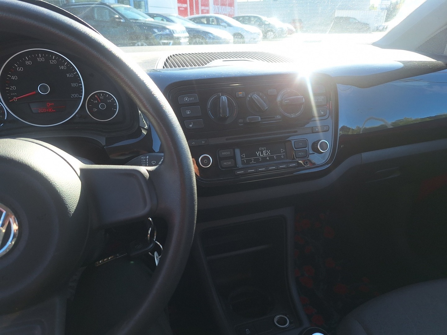VOLKSWAGEN up! 2012