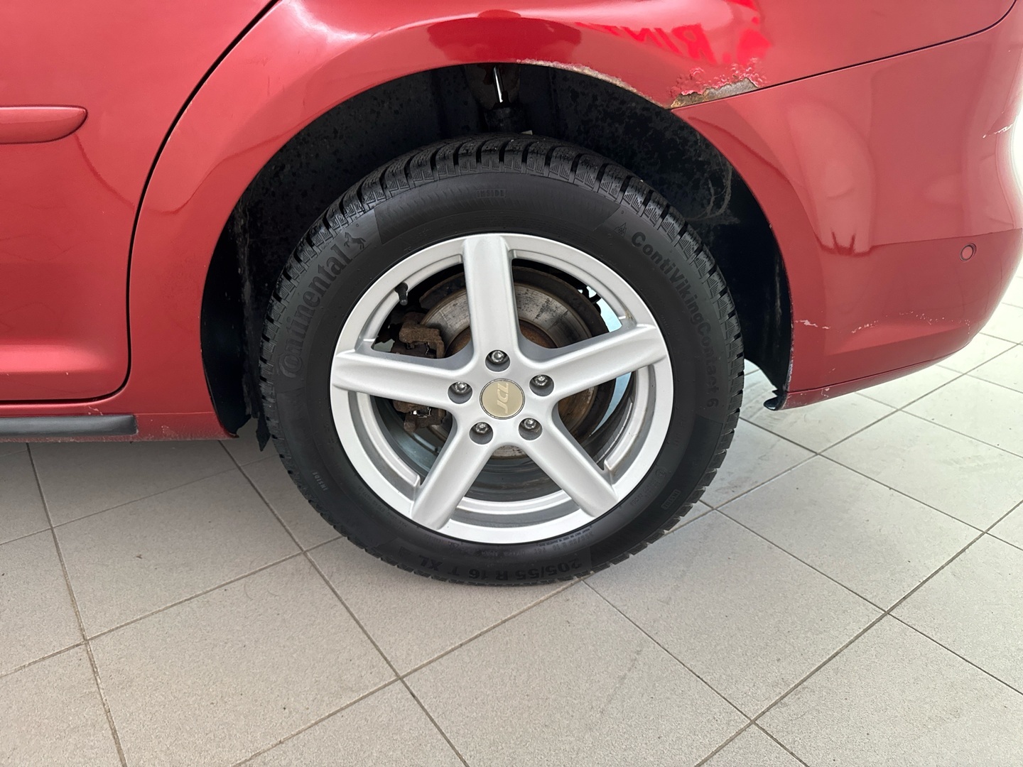 VOLKSWAGEN Touran 2011