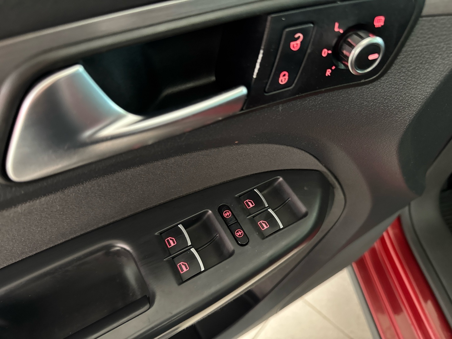 VOLKSWAGEN Touran 2011