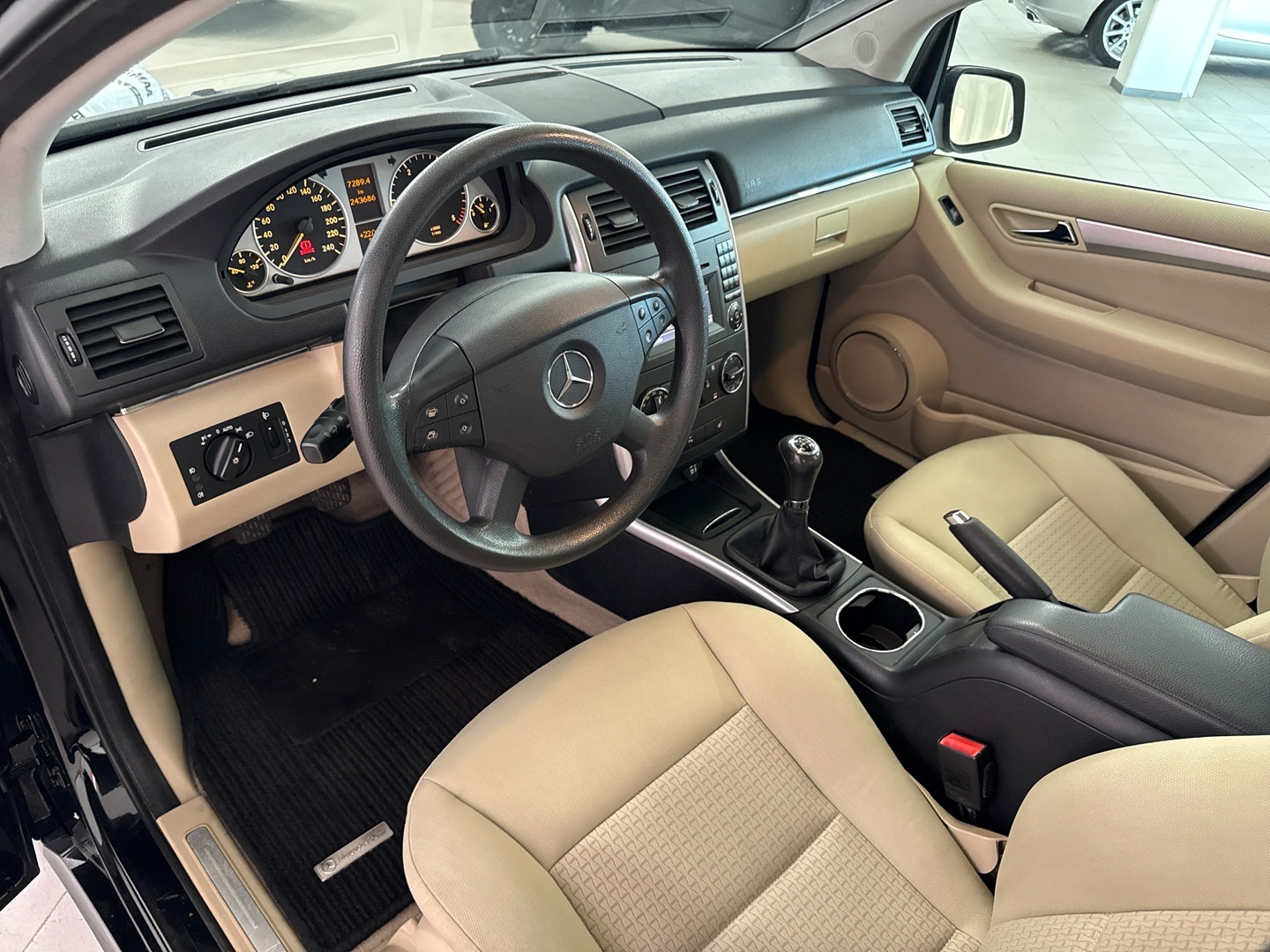 MERCEDES-BENZ B 2010