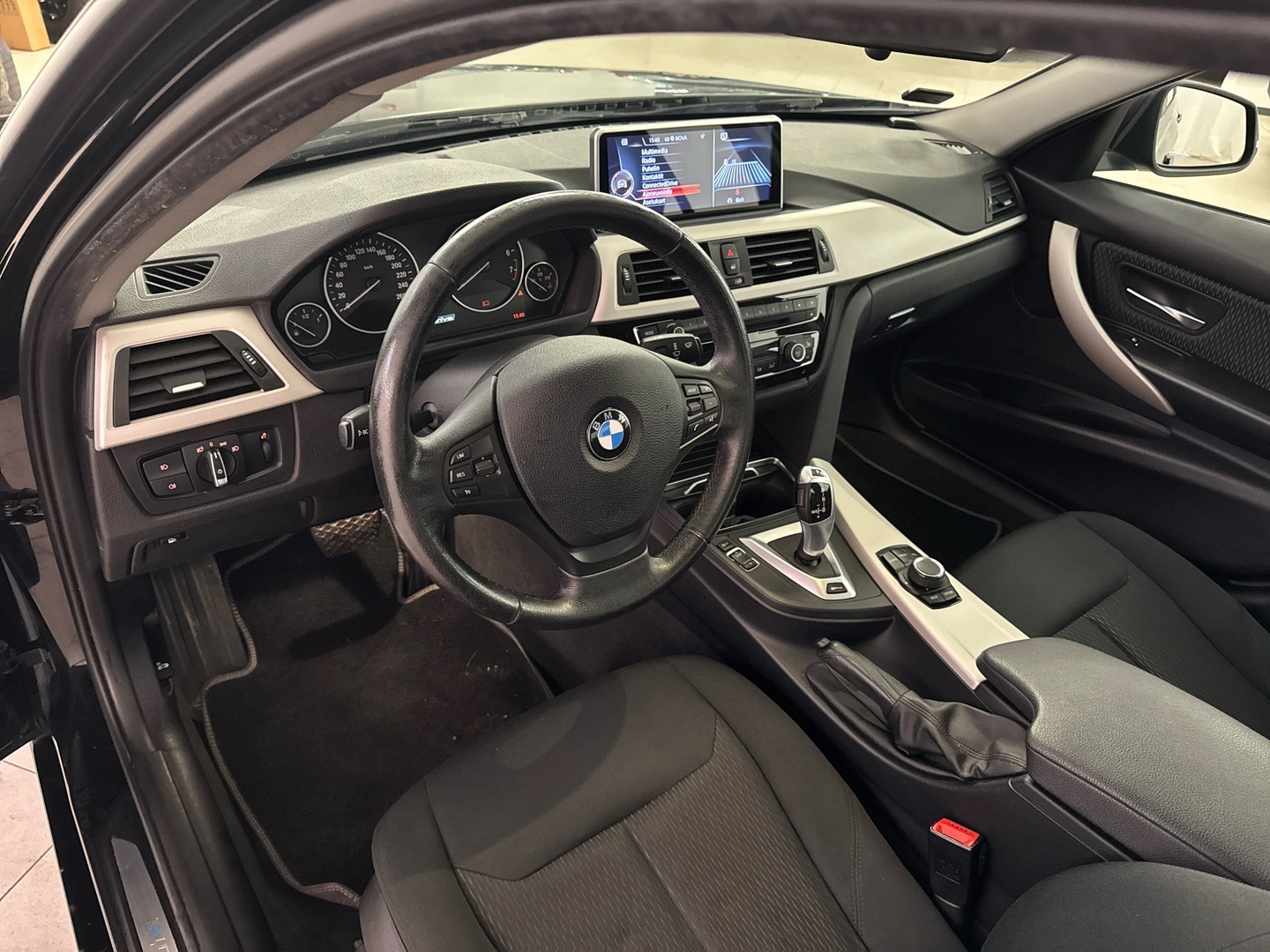 BMW 330 2016
