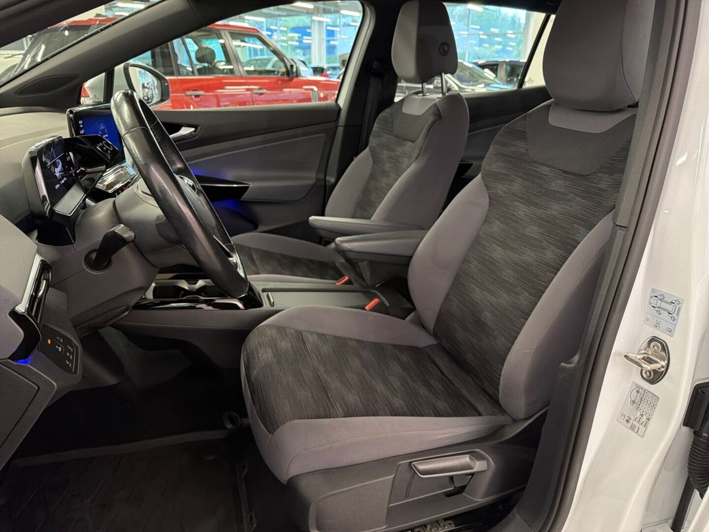 VOLKSWAGEN ID.4 18