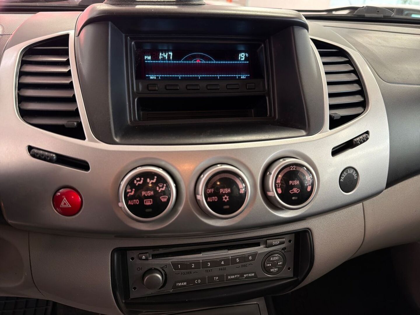 MITSUBISHI L200 18