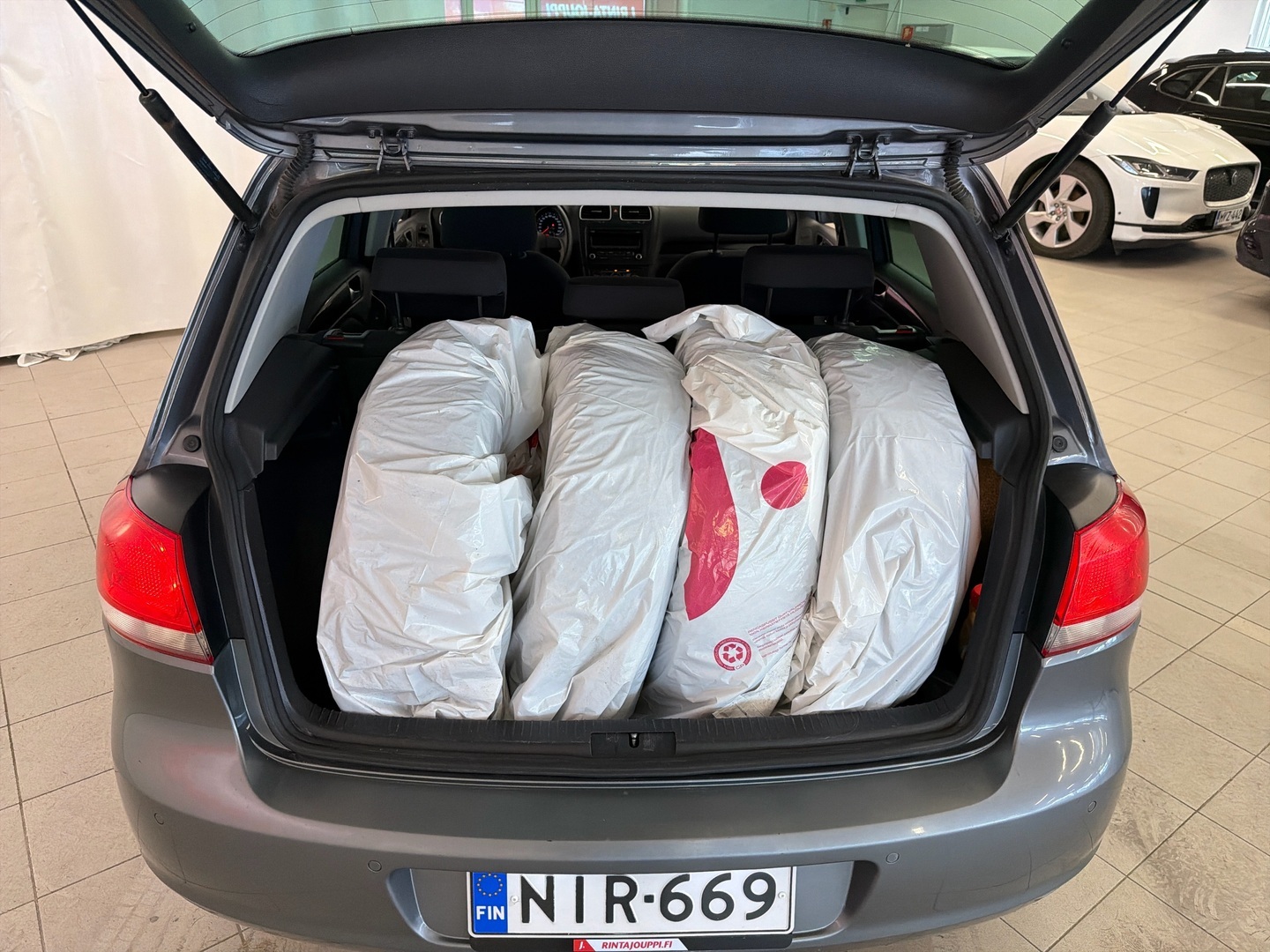VOLKSWAGEN Golf 2012