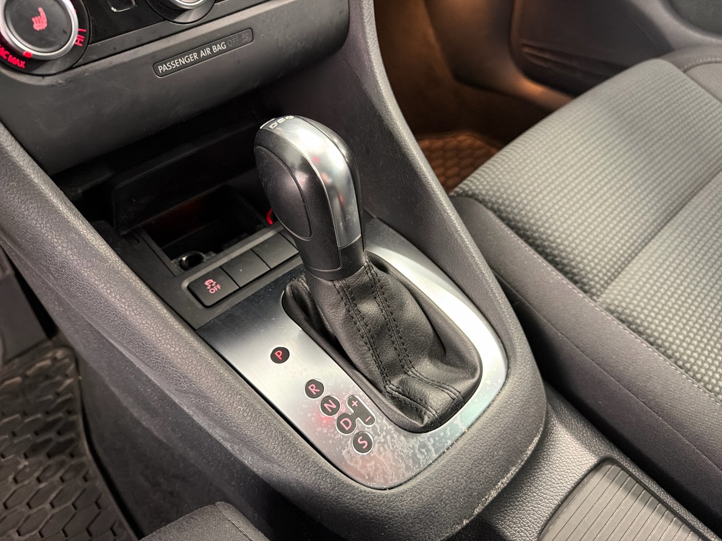 VOLKSWAGEN Golf 2012