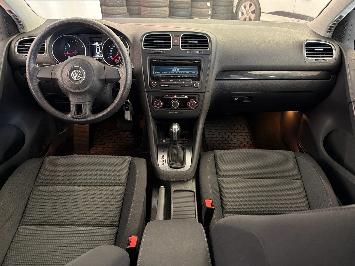 VOLKSWAGEN Golf 2012