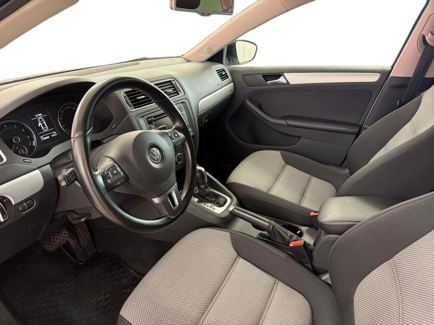 VOLKSWAGEN Jetta 2013