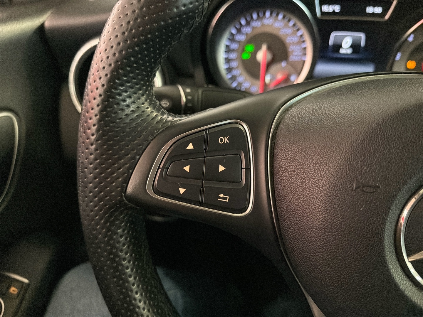 MERCEDES-BENZ CLA 2015