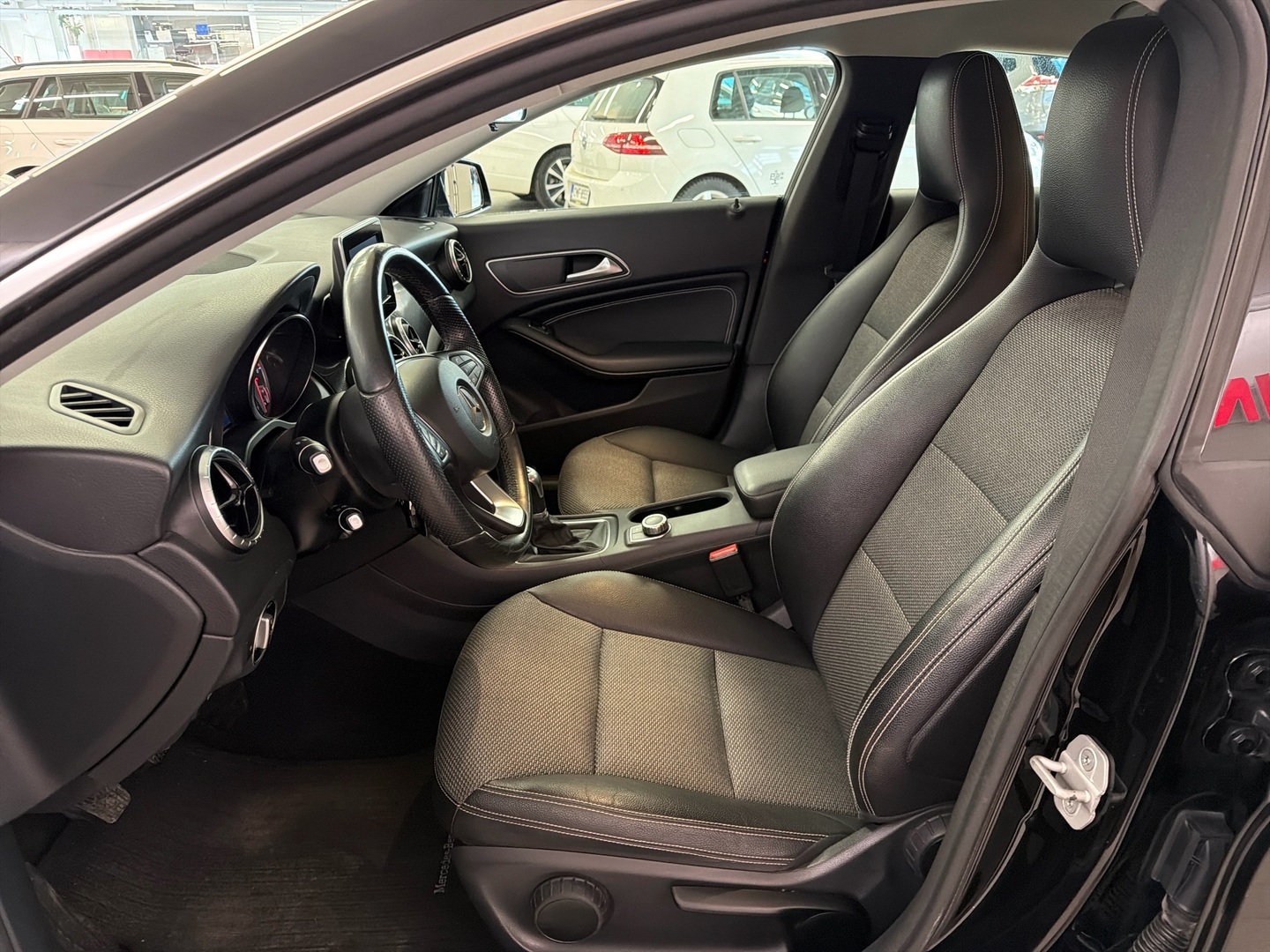 MERCEDES-BENZ CLA 2015