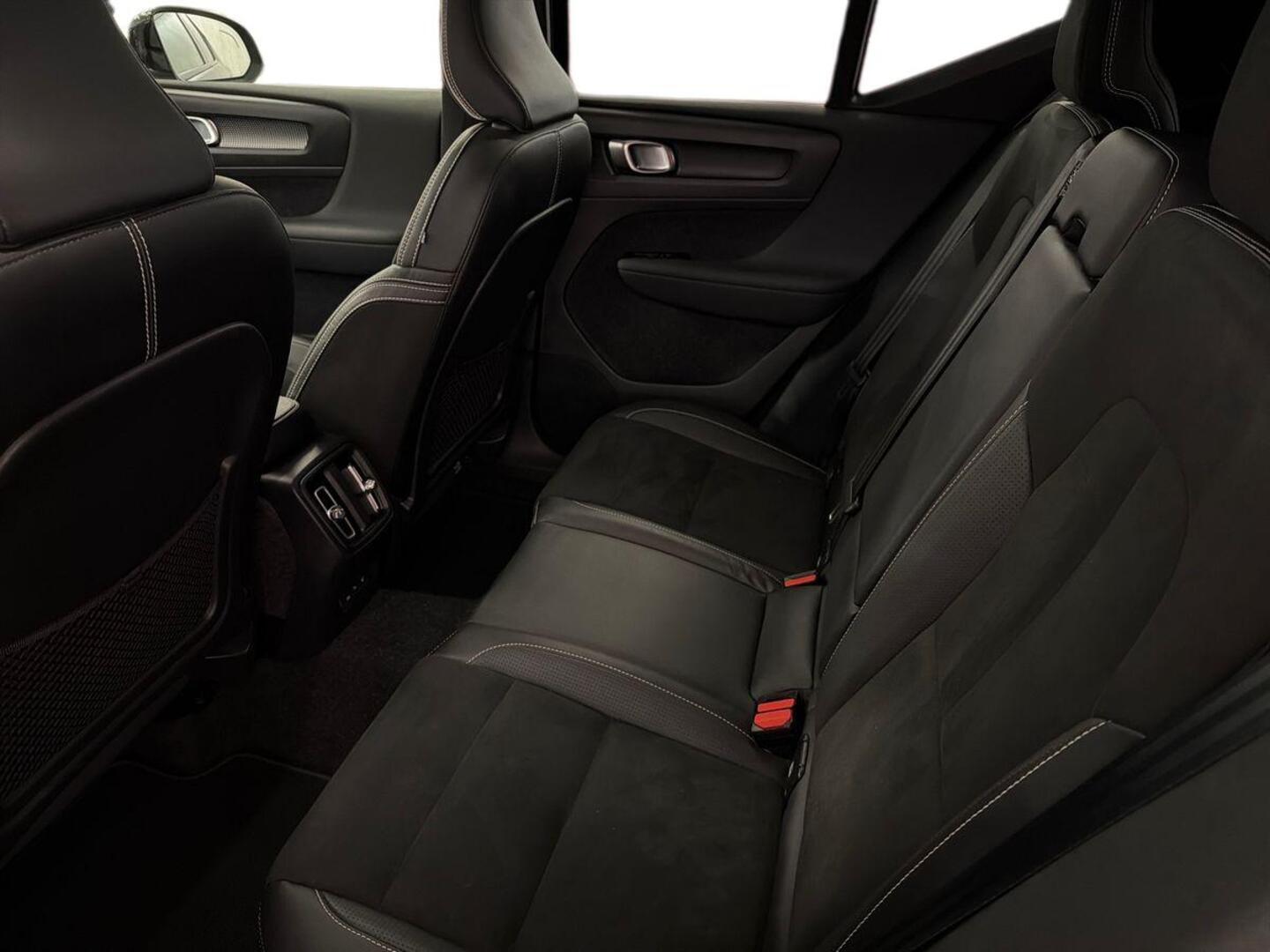VOLVO XC40 2021