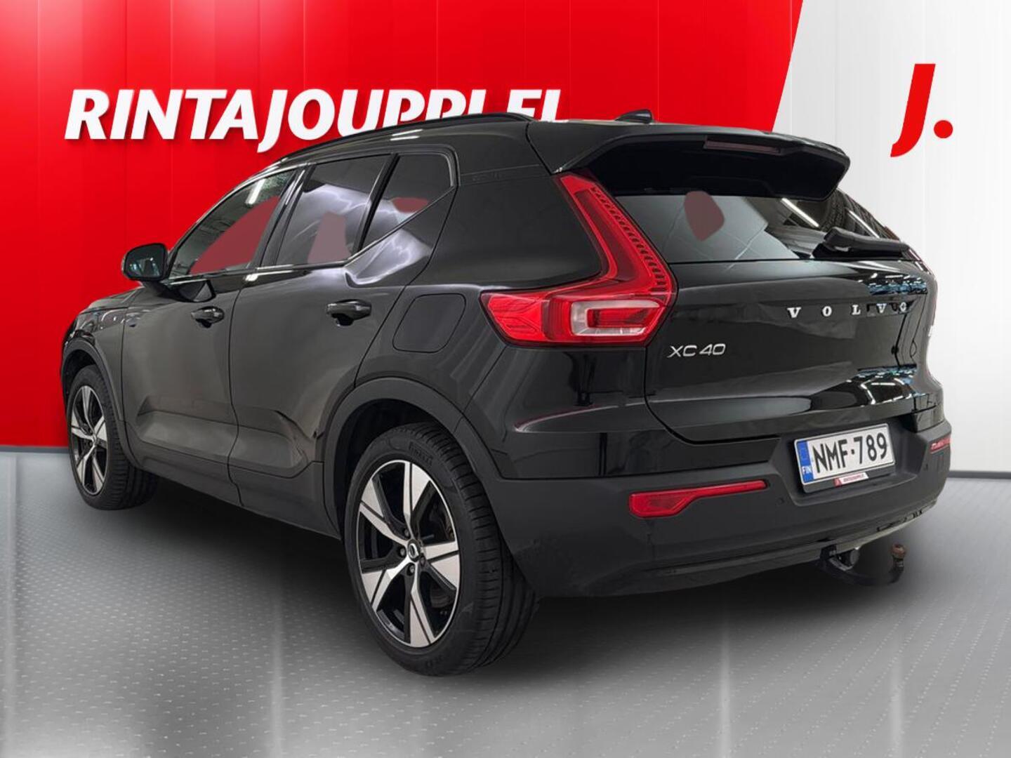 VOLVO XC40 2021