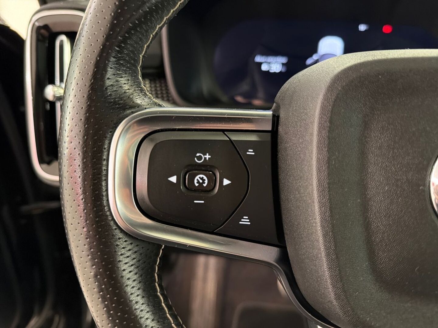 VOLVO XC40 2021