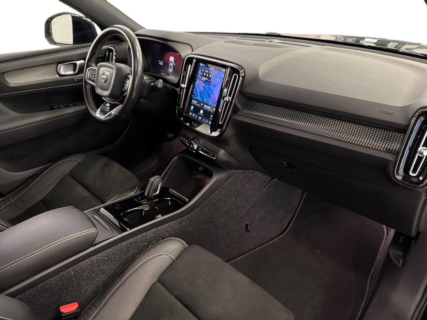VOLVO XC40 2021