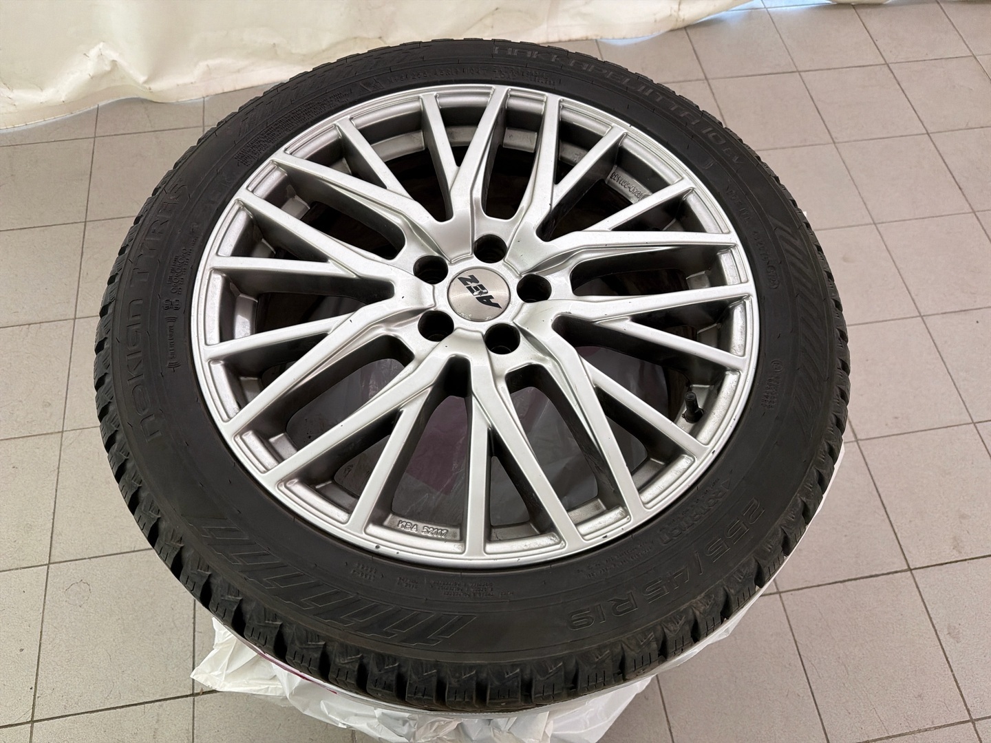 VOLVO XC40 2023