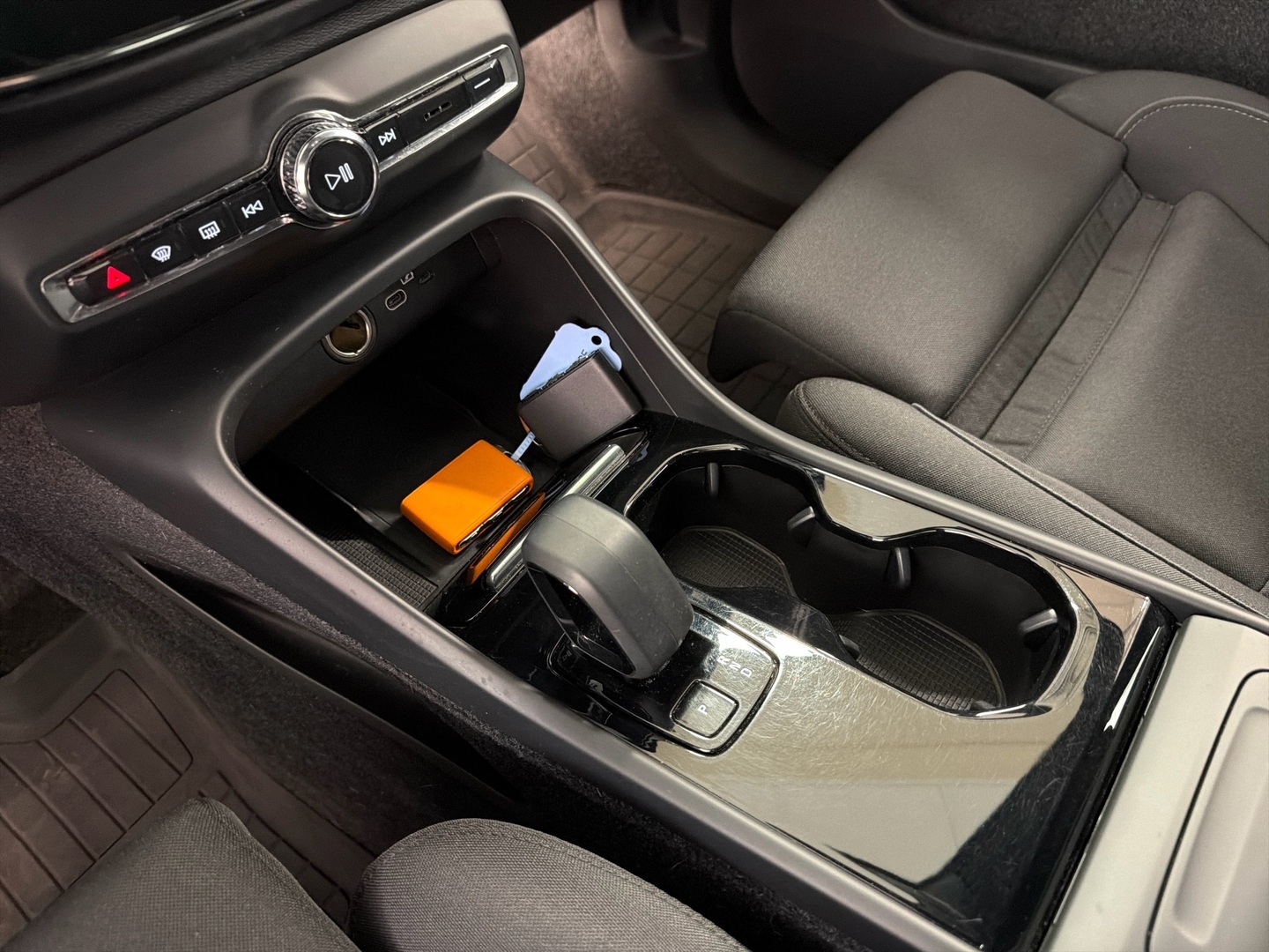 VOLVO XC40 2023
