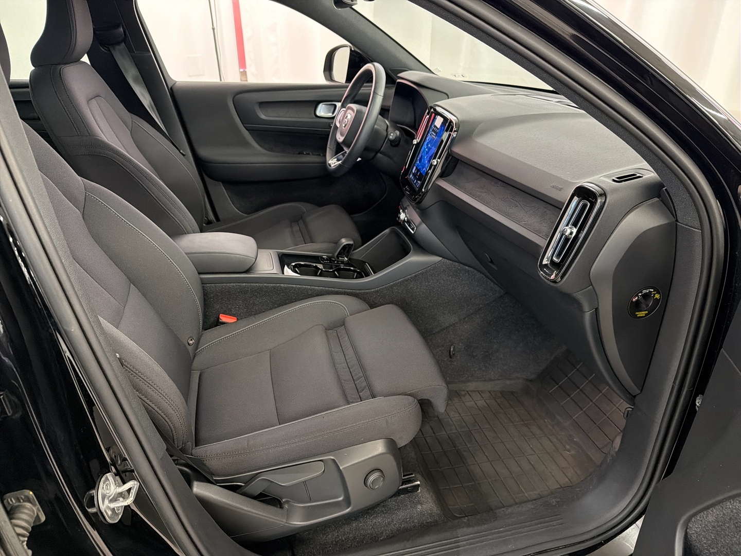 VOLVO XC40 2023