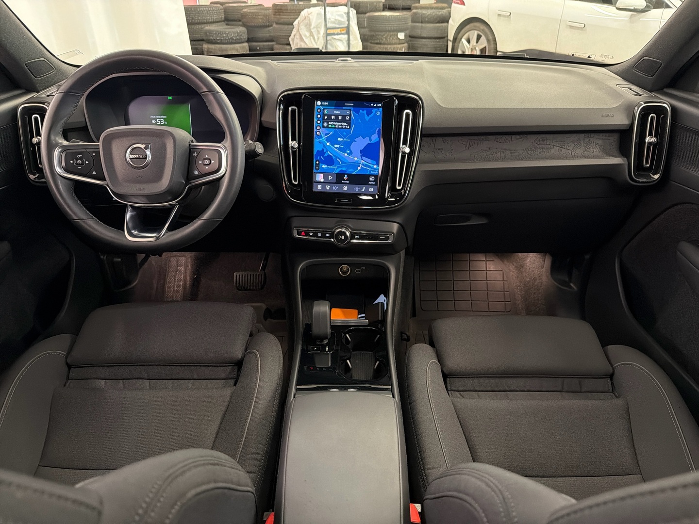 VOLVO XC40 2023