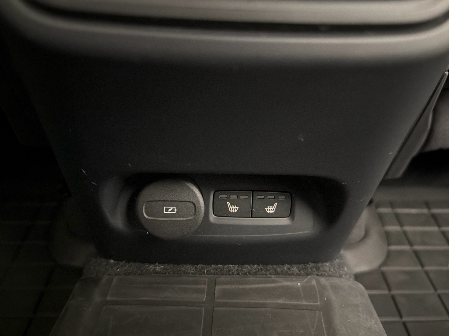 VOLVO XC40 2023