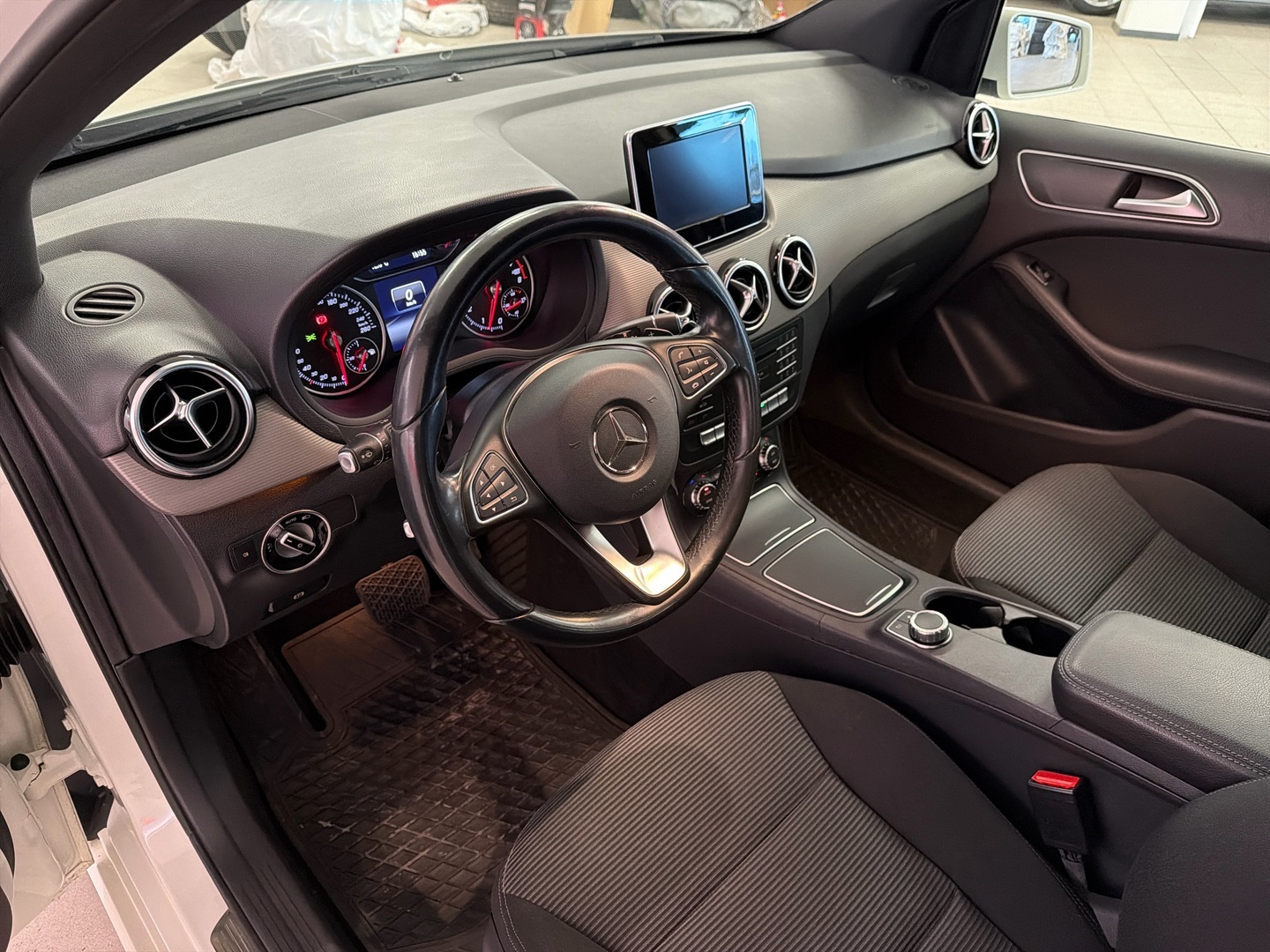 MERCEDES-BENZ B 2015