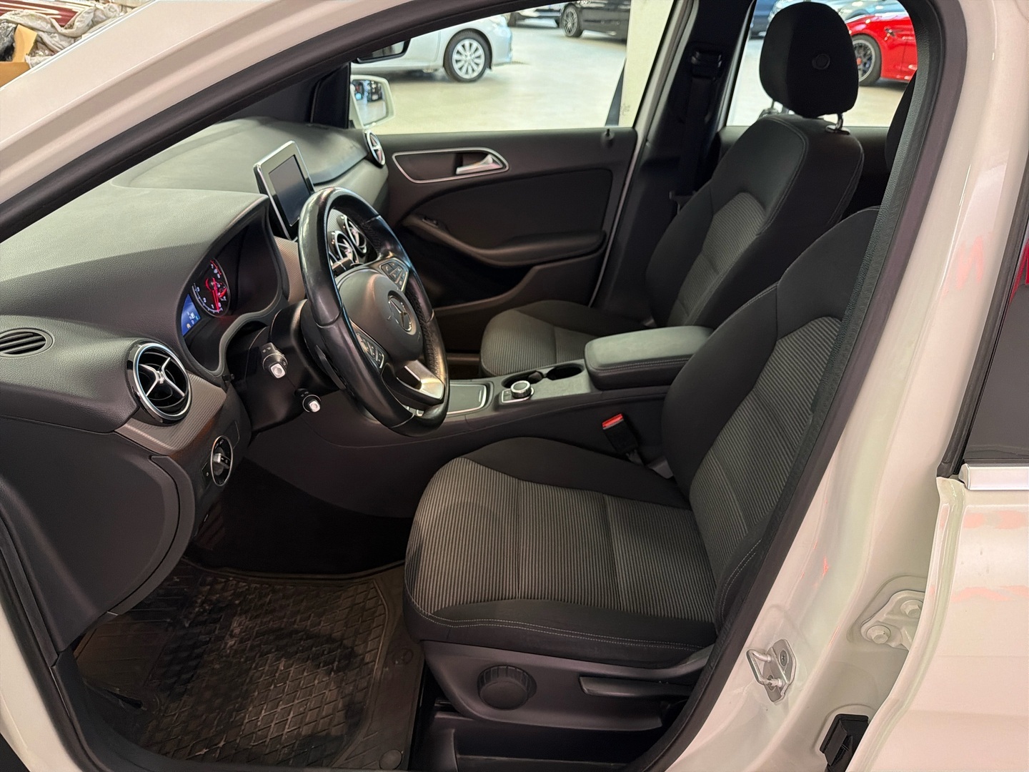 MERCEDES-BENZ B 2015