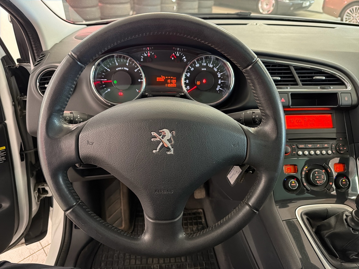 PEUGEOT 3008 2015