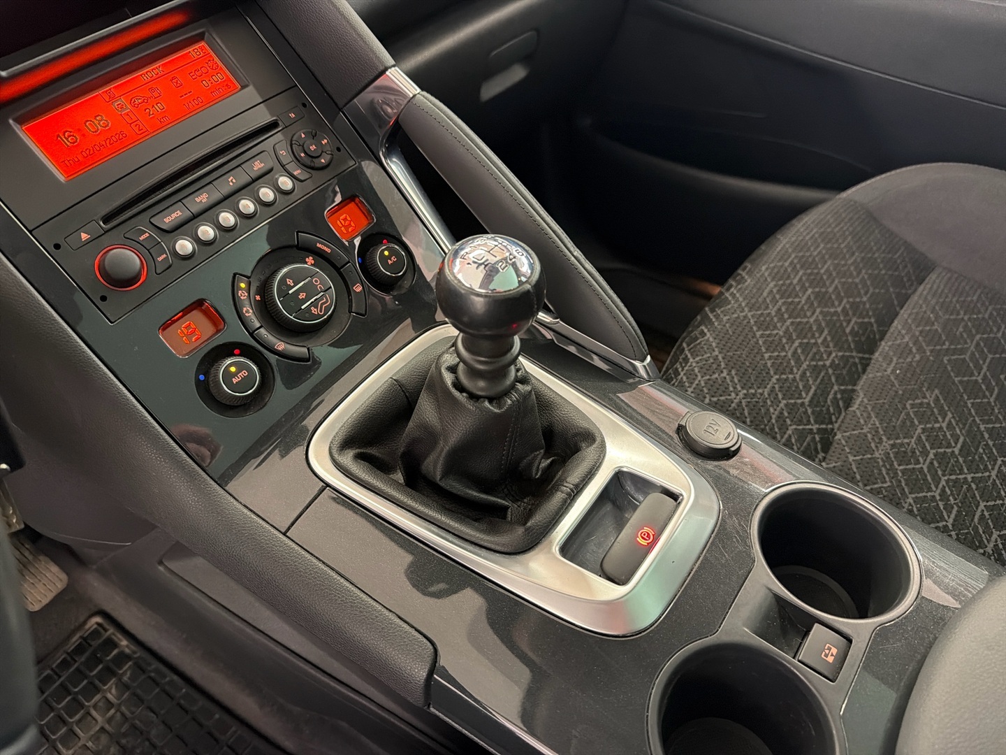 PEUGEOT 3008 2015