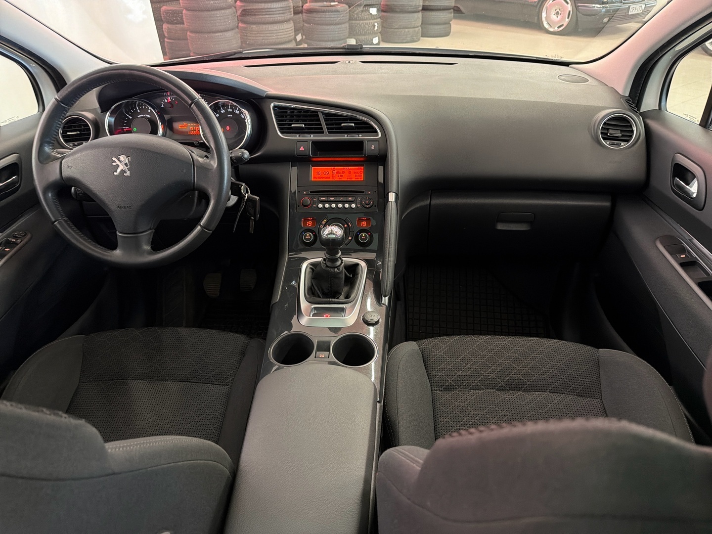 PEUGEOT 3008 2015
