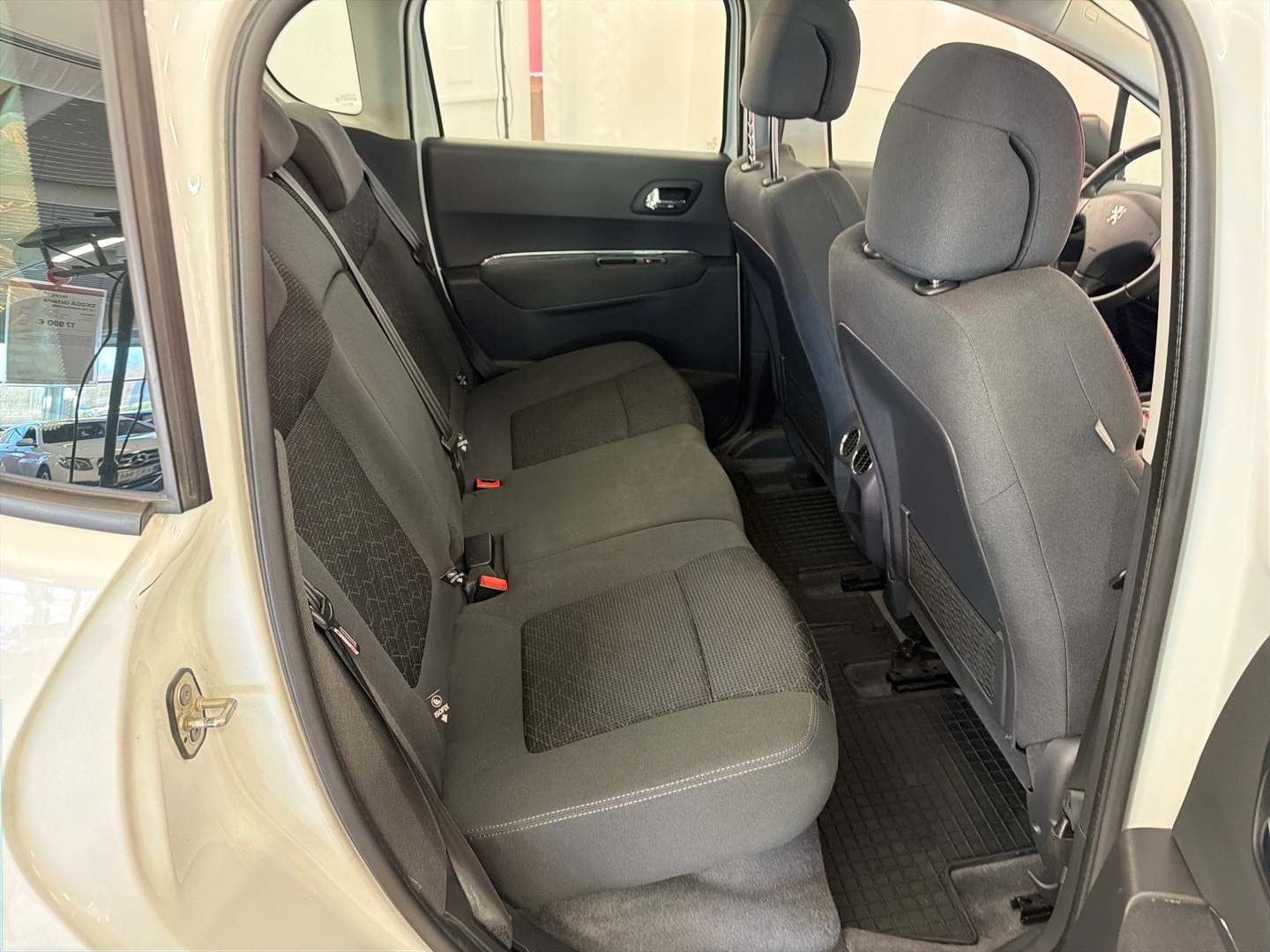 PEUGEOT 3008 2015