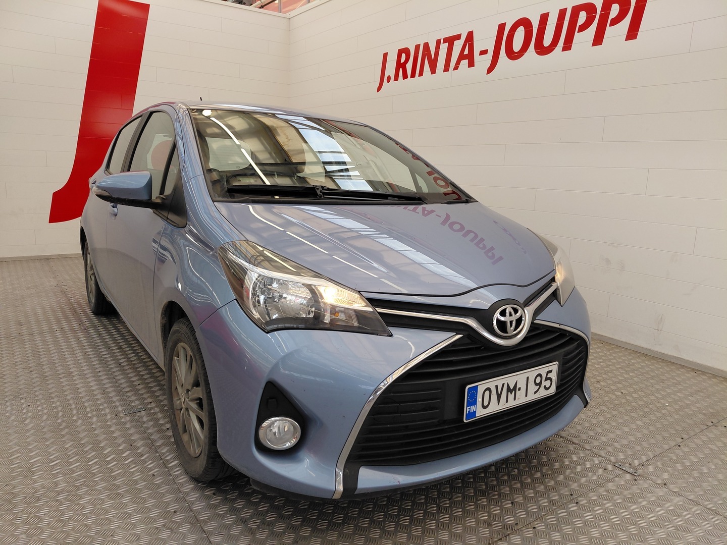 TOYOTA Yaris 2017