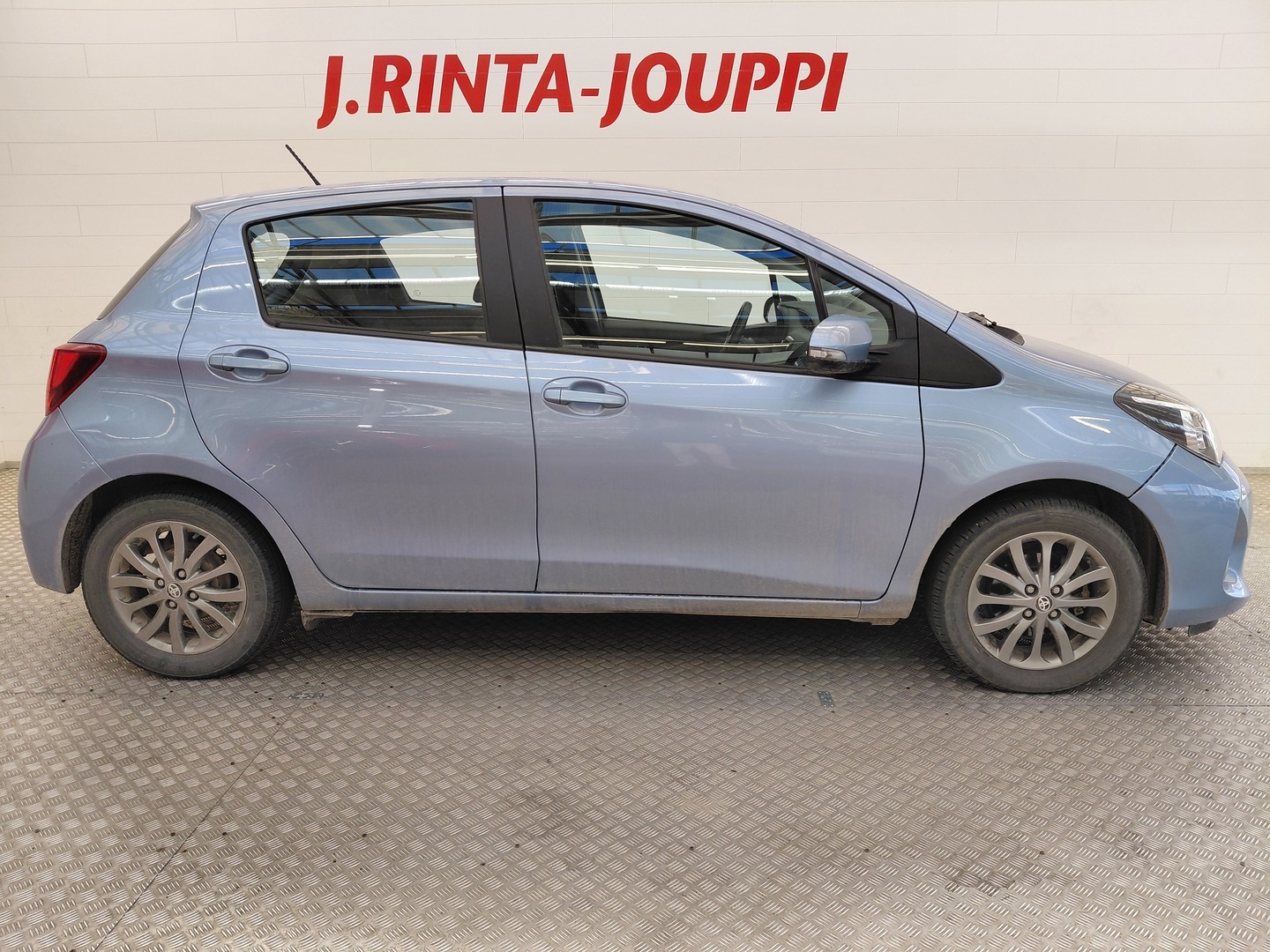 TOYOTA Yaris 2017