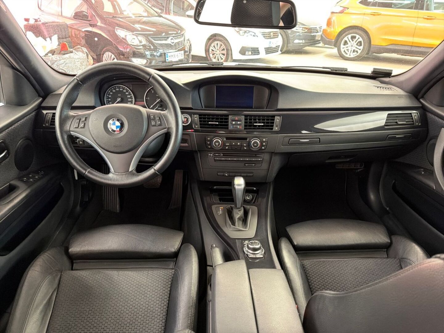 BMW 318 2011