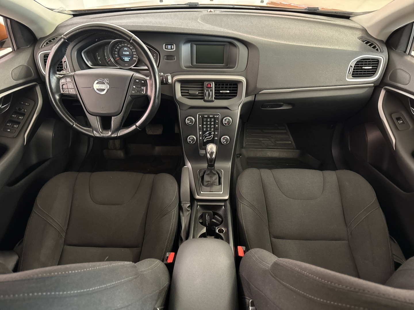 VOLVO V40 2014