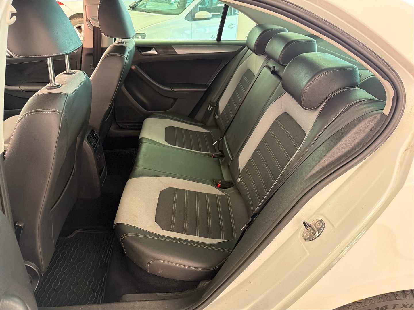 VOLKSWAGEN Jetta 2011